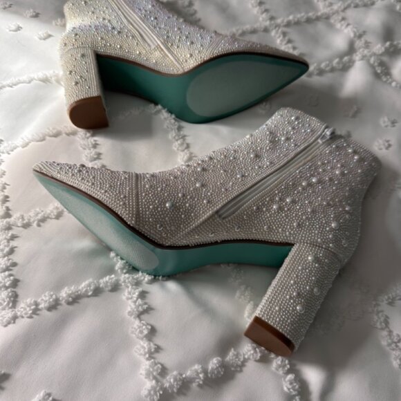 New Never Worn Betsy Johnson White Pearl Ankle Booties - Picture 10 of 14